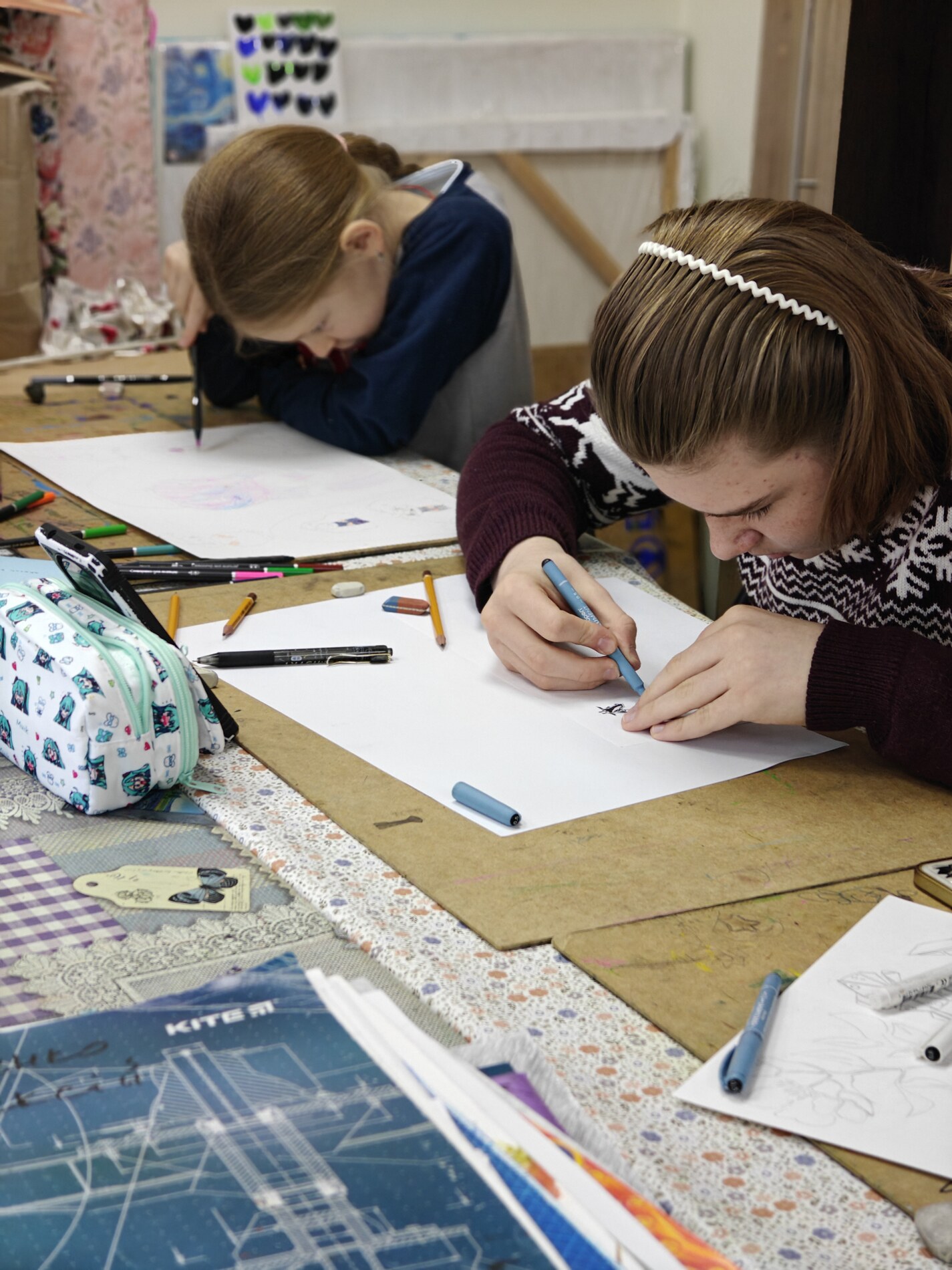 Students at Khudozhka studio