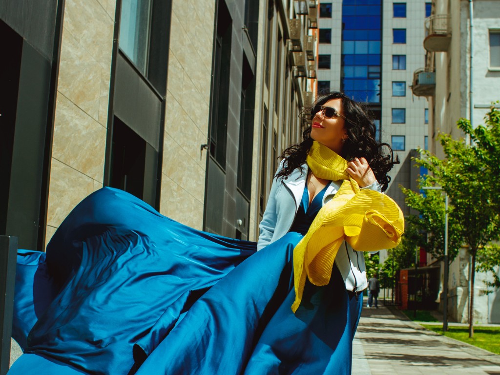 J. Sukho, blue dress, street portrait